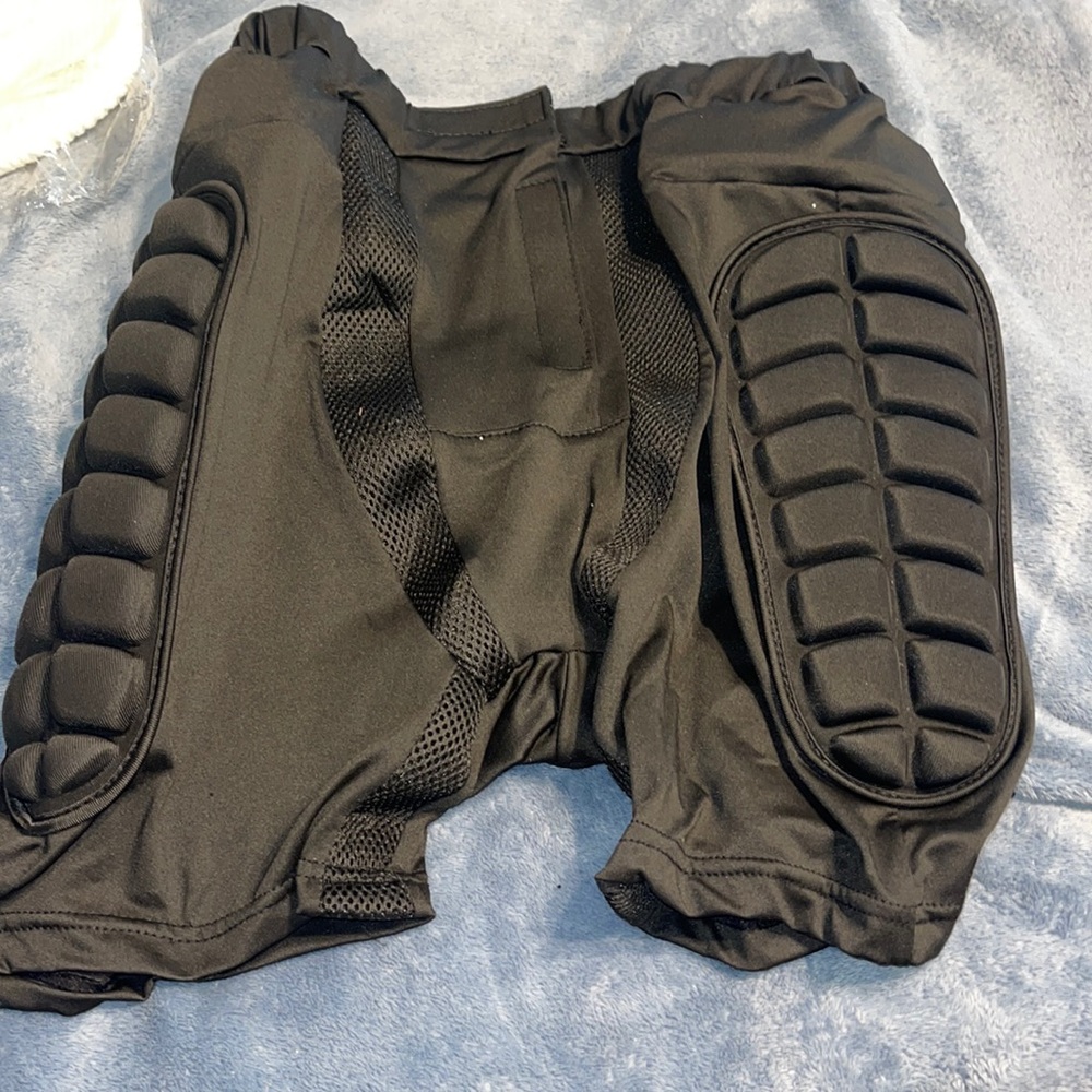 Men’s hockey padded shorts